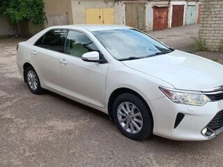 2016 Toyota Camry VII (XV50) Рестайлинг, белый, 1945000 рублей, вид 2