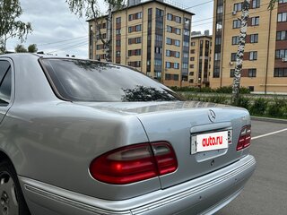 2000 Mercedes-Benz E-Класс 200 II (W210, S210) Рестайлинг, серебристый, 470000 рублей, вид 4