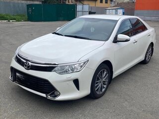 2017 Toyota Camry VII (XV50) Рестайлинг, белый, 2350000 рублей, вид 1