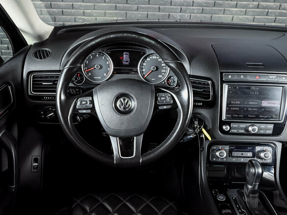 2016 Volkswagen Touareg II Рестайлинг, чёрный - вид 16