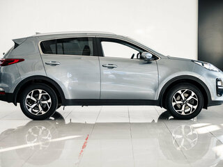 2019 Kia Sportage IV Рестайлинг, серебристый, 2100000 рублей, вид 4