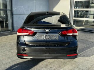 2017 Kia Cerato III Рестайлинг (Classic), чёрный, 1100000 рублей, вид 4