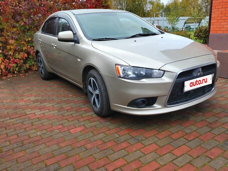 2011 Mitsubishi Lancer X Рестайлинг, бежевый, 600000 рублей, вид 4