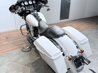 2017 Harley-Davidson Street Glide, белый, 1799000 рублей, вид 5