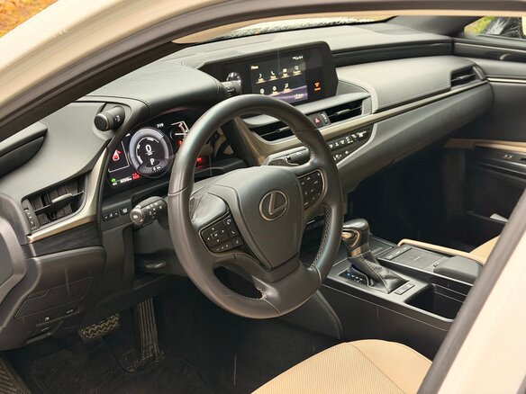 2020 Lexus ES 300h VII, белый, 4200000 рублей - вид 12