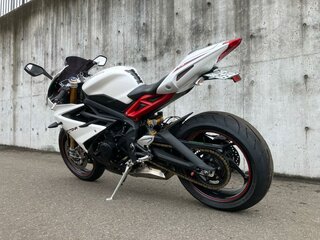 2015 Triumph Daytona 675, белый, 747000 рублей, вид 4