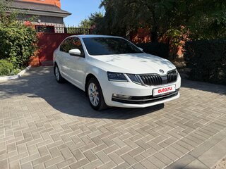 2018 Skoda Octavia III (A7) Рестайлинг, белый, 2120000 рублей, вид 3
