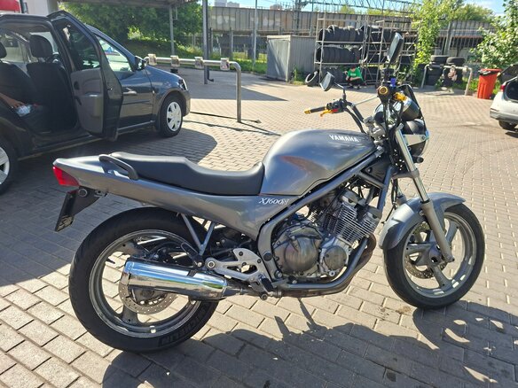 1994 Yamaha XJ600, серебристый, 210000 рублей