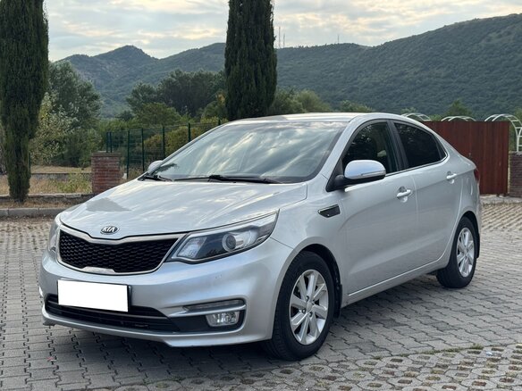 2016 Kia Rio III Рестайлинг, серебристый, 1183000 рублей - вид 4