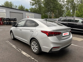 2017 Hyundai Solaris II, серебристый, 750000 рублей, вид 2