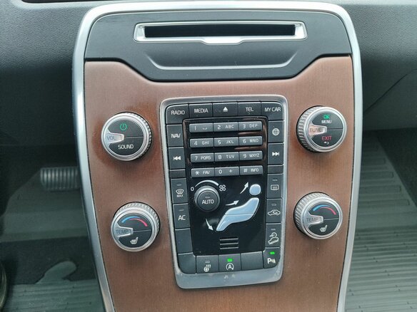 2016 Volvo XC70 II Рестайлинг, чёрный - вид 14