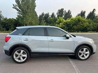 2023 Audi Q2 L 35 TFSI I Рестайлинг, серебристый, 2030000 рублей, вид 4