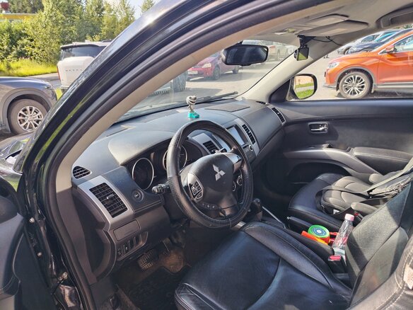 2012 Mitsubishi Outlander II Рестайлинг, чёрный, 1300000 рублей - вид 4