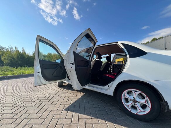 2014 Lada (ВАЗ) Granta I, белый, 260000 рублей - вид 5