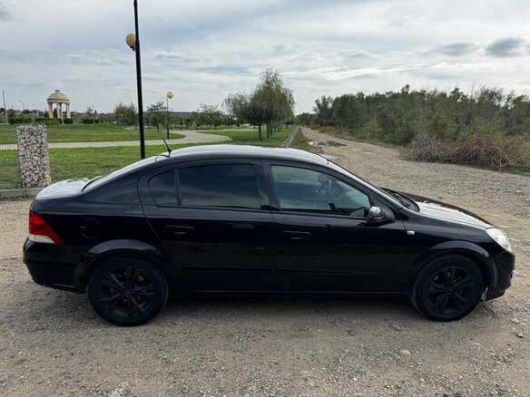 2008 Opel Astra H Рестайлинг, чёрный, 499999 рублей - вид 3