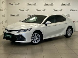 2022 Toyota Camry VIII (XV70) Рестайлинг, белый, 3100000 рублей, вид 1