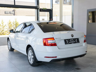 2019 Skoda Octavia III (A7) Рестайлинг, белый, 2240000 рублей, вид 4