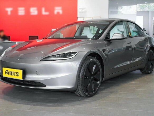 2025 Tesla Model 3 Long Range I Рестайлинг, серебристый, 8366500 рублей