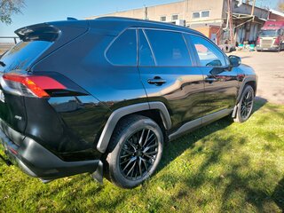 2021 Toyota RAV4 V (XA50), чёрный, 3600000 рублей, вид 3