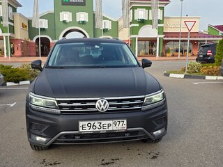 2017 Volkswagen Tiguan II, чёрный, 2300000 рублей, вид 3