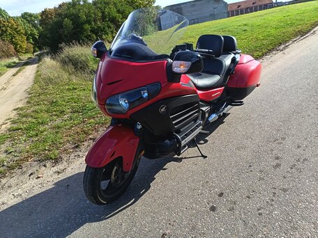 2013 Honda GL 1800 Gold Wing, красный, 974000 рублей, вид 1