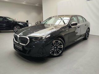 2024 BMW 5 серии 520i VIII (G60/G61/G68), чёрный, 6800000 рублей, вид 4