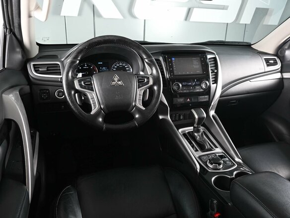 2020 Mitsubishi Pajero Sport III, белый - вид 5