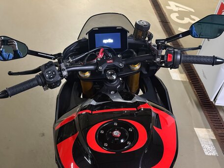 2025 Aprilia Tuono V4, красный, 2250000 рублей, вид 2