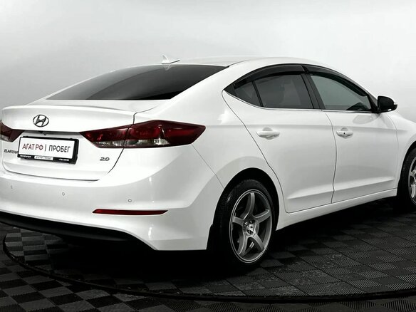 2017 Hyundai Elantra VI (AD), белый, 1600000 рублей - вид 5