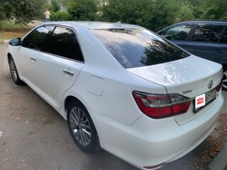 2017 Toyota Camry VII (XV50) Рестайлинг, белый, 2700000 рублей, вид 4
