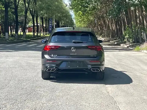 2023 Volkswagen Golf VIII, серый - вид 4