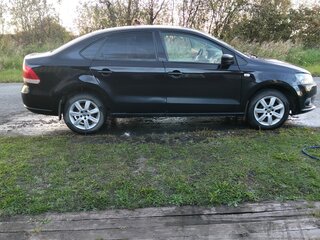2013 Volkswagen Polo V, чёрный, 700000 рублей, вид 3