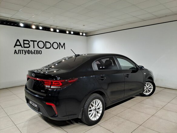 2018 Kia Rio IV, чёрный, 1025000 рублей - вид 2
