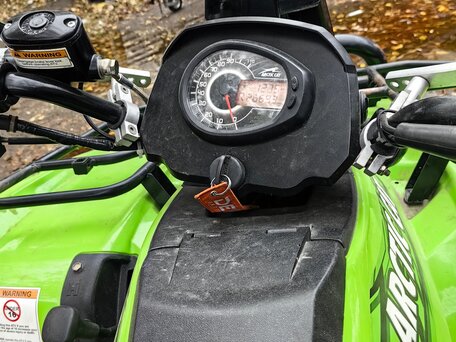 2013 Arctic Cat 700 Series, зелёный, 650000 рублей, вид 2