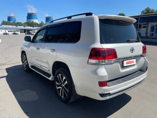2018 Toyota Land Cruiser 200 Series Рестайлинг 2, белый, 6600000 рублей, вид 4