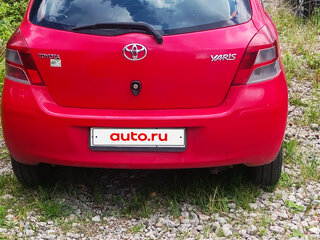 2010 Toyota Yaris II Рестайлинг, красный, 600000 рублей, вид 3