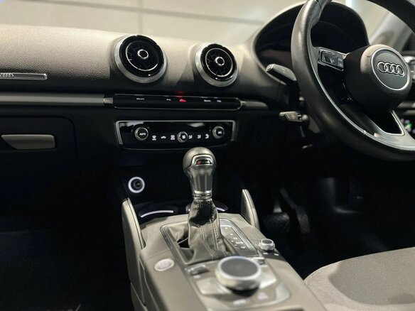 2020 Audi A3 III (8V) Рестайлинг, синий - вид 24