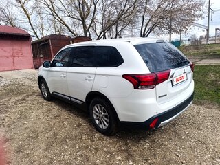 2015 Mitsubishi Outlander III Рестайлинг 2, белый, 1685000 рублей, вид 5