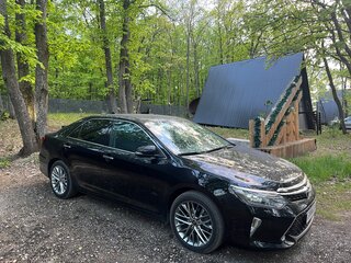 2017 Toyota Camry VII (XV50) Рестайлинг 2, чёрный, 2090000 рублей, вид 3