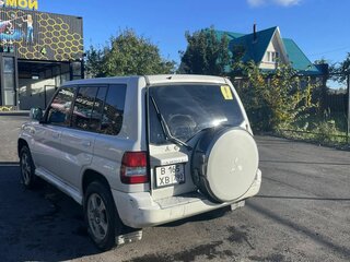 2003 Mitsubishi Pajero iO, белый, 599000 рублей, вид 2
