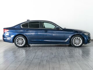 2020 BMW 5 серии 520i VII (G30/G31/G38), синий, 3399000 рублей, вид 5