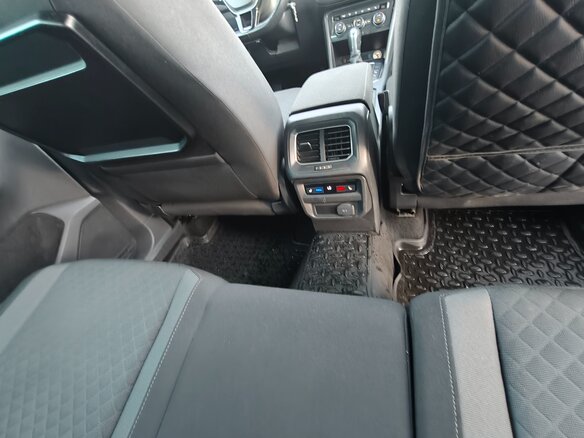 2017 Volkswagen Tiguan II, серебристый - вид 18