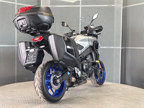 2022 Yamaha MT-09 Tracer (FJ-09), серебристый, 1399000 рублей - вид 7