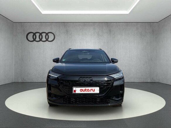 2026 Audi Q4 e-tron I Рестайлинг, чёрный, 7120000 рублей - вид 1