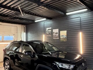 2021 Toyota RAV4 V (XA50), чёрный, 3290000 рублей, вид 2