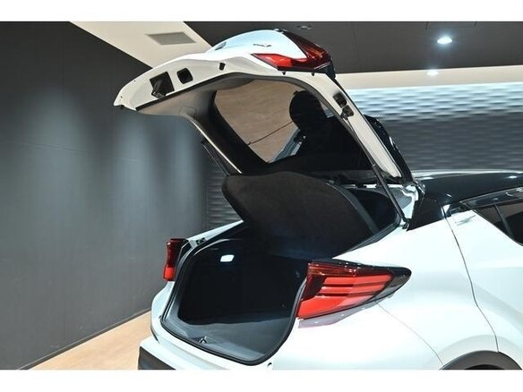 2023 Toyota C-HR I Рестайлинг, белый - вид 16