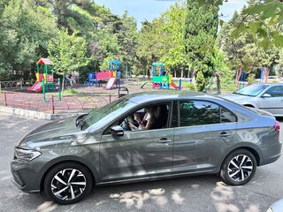 2021 Volkswagen Polo VI, серый, 1950000 рублей, вид 4