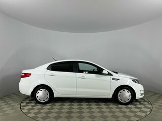 2014 Kia Rio 6-speed III, белый, 945000 рублей, вид 4
