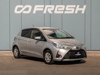 2017 Toyota Vitz III (XP130) Рестайлинг 2, серый, 925000 рублей, вид 1