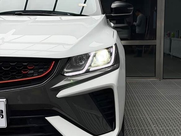 2023 Geely Binyue I Рестайлинг, белый, 1250000 рублей - вид 7
